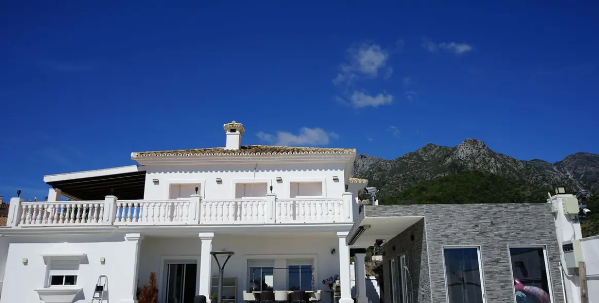 Sale of detached villa in Marbella 30