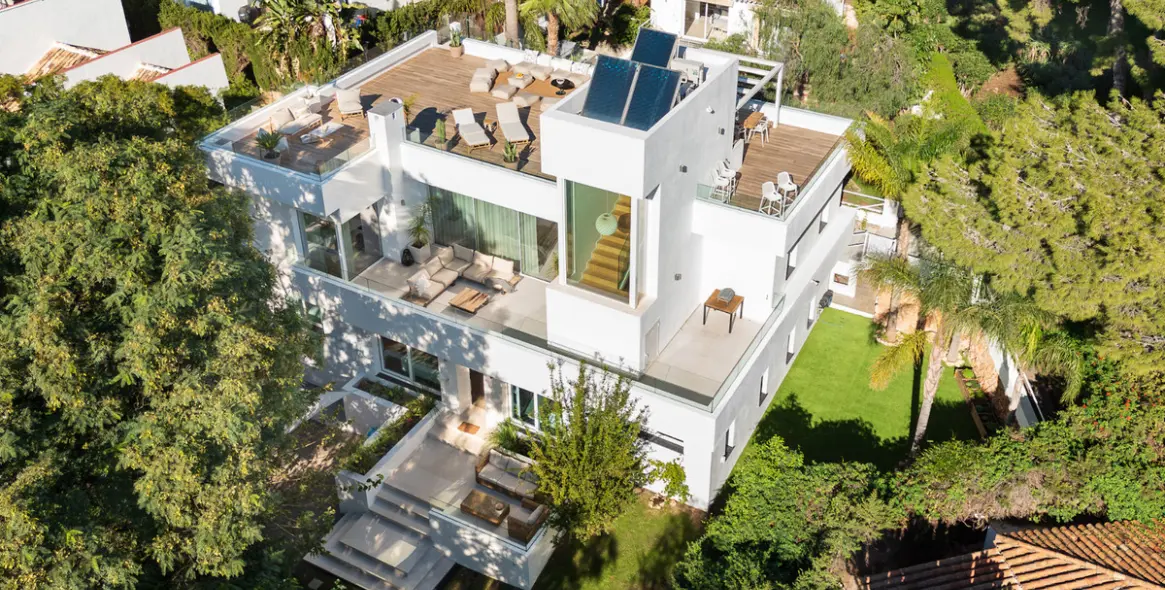 Sale of detached villa in Nueva Andalucía 1