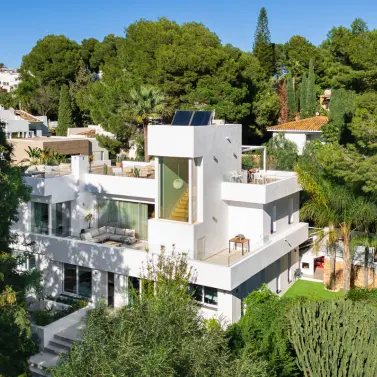 Sale of detached villa in Nueva Andalucía