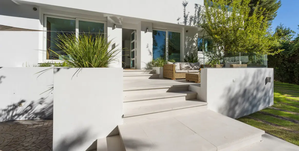 Sale of detached villa in Nueva Andalucía 8