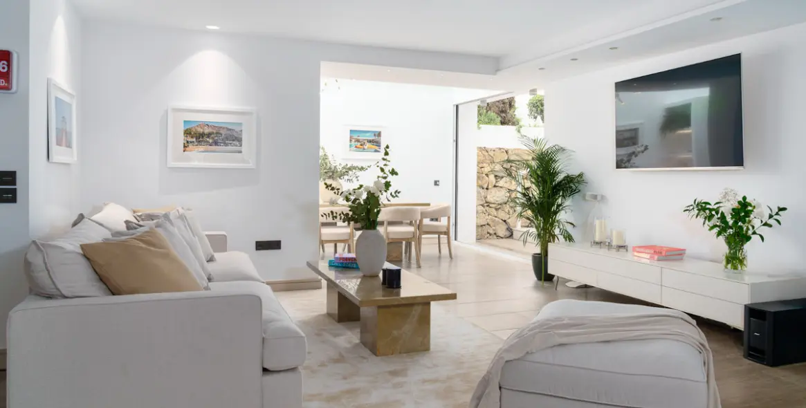 Sale of detached villa in Nueva Andalucía 13