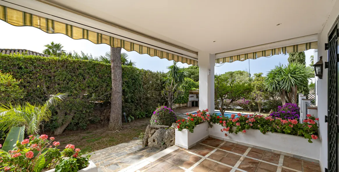 Sale of detached villa in Nagüeles 3