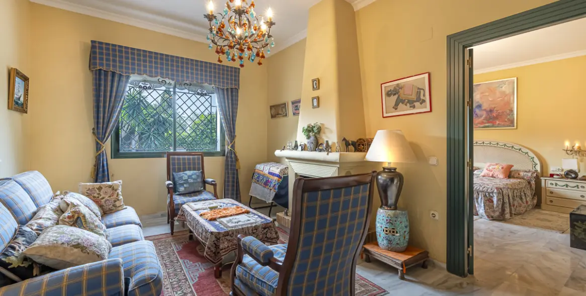 Sale of detached villa in Nagüeles 11