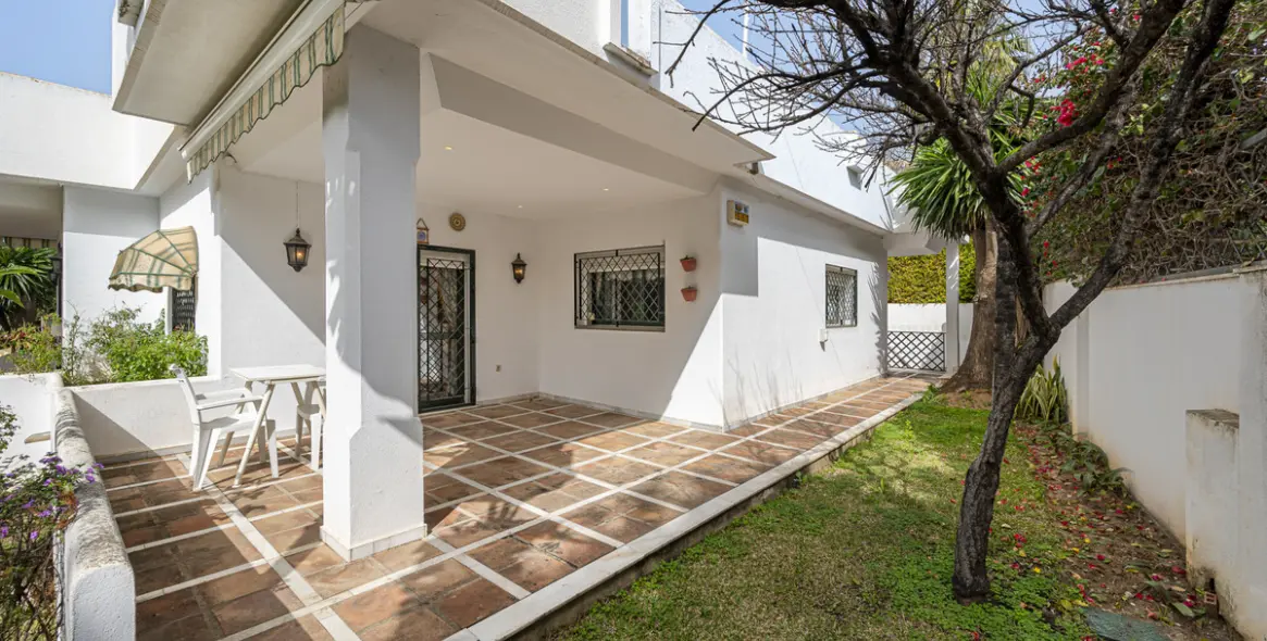 Sale of detached villa in Nagüeles 19