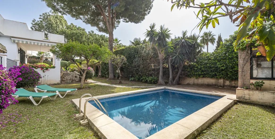 Sale of detached villa in Nagüeles 21