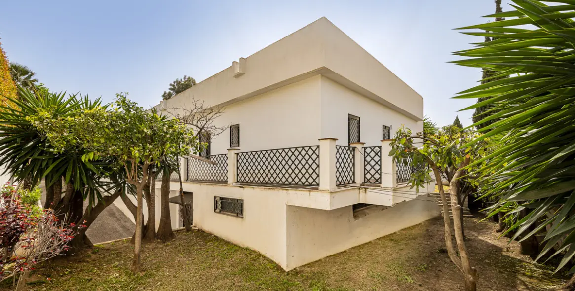 Sale of detached villa in Nagüeles 22
