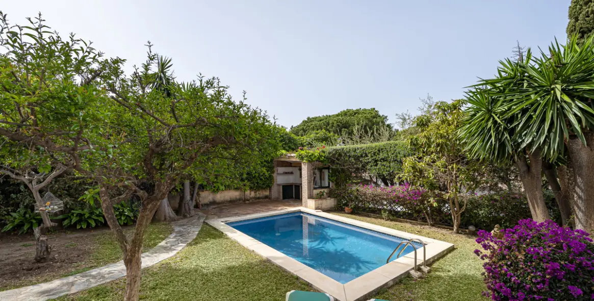 Sale of detached villa in Nagüeles 23