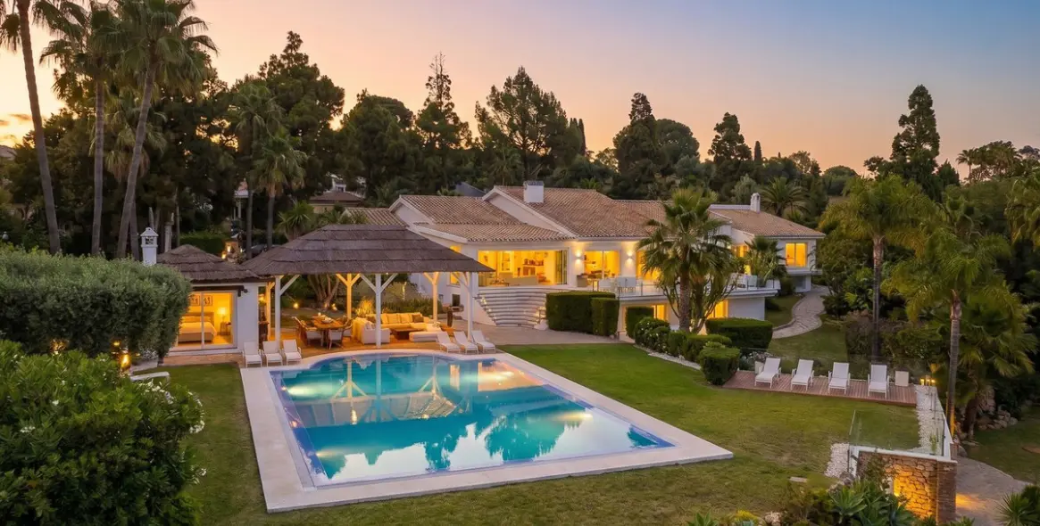 Sale of detached villa in Marbella 1