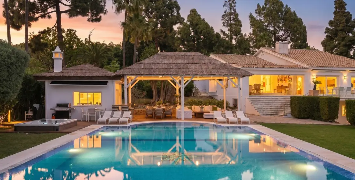 Sale of detached villa in Marbella 2