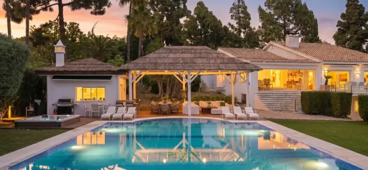 Sale of detached villa in Marbella 1