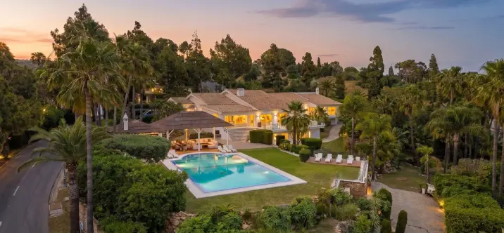Sale of detached villa in Marbella 2