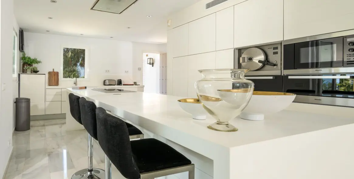 Sale of detached villa in Marbella 12