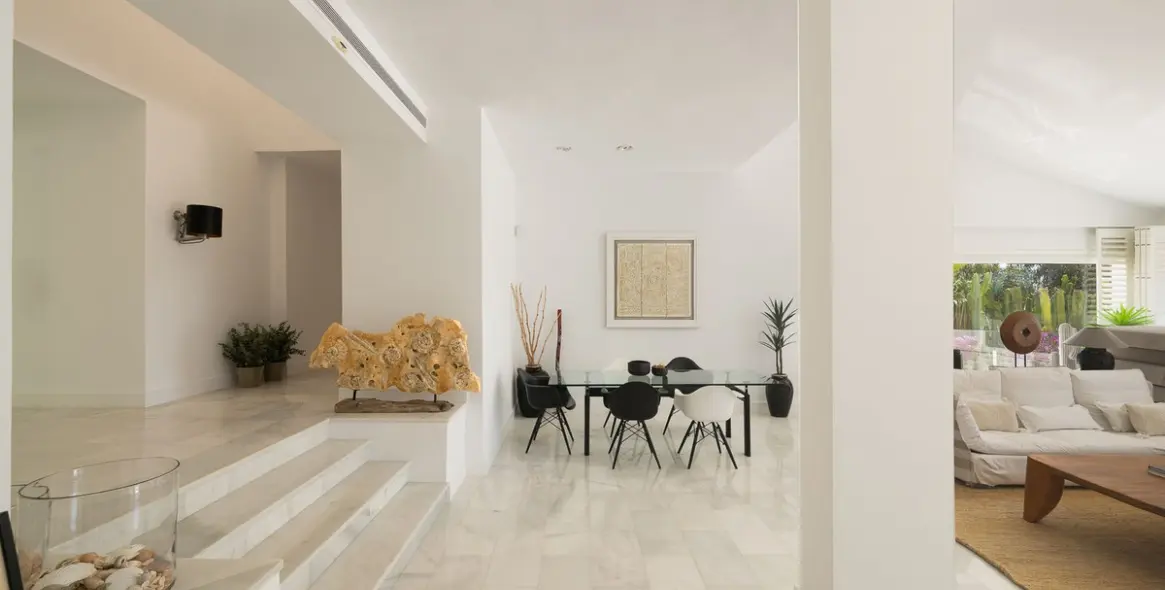 Sale of detached villa in Marbella 13