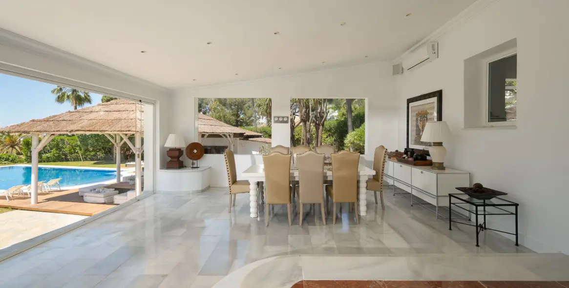 Sale of detached villa in Marbella 16