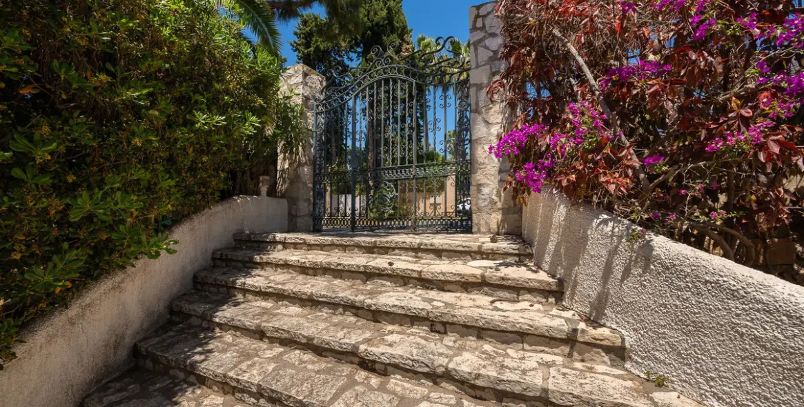 Sale of detached villa in Marbella 51