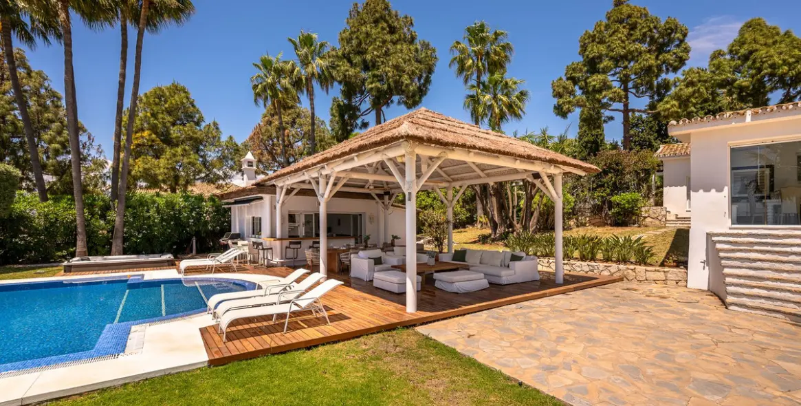 Sale of detached villa in Marbella 98