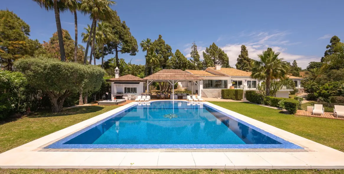 Sale of detached villa in Marbella 123