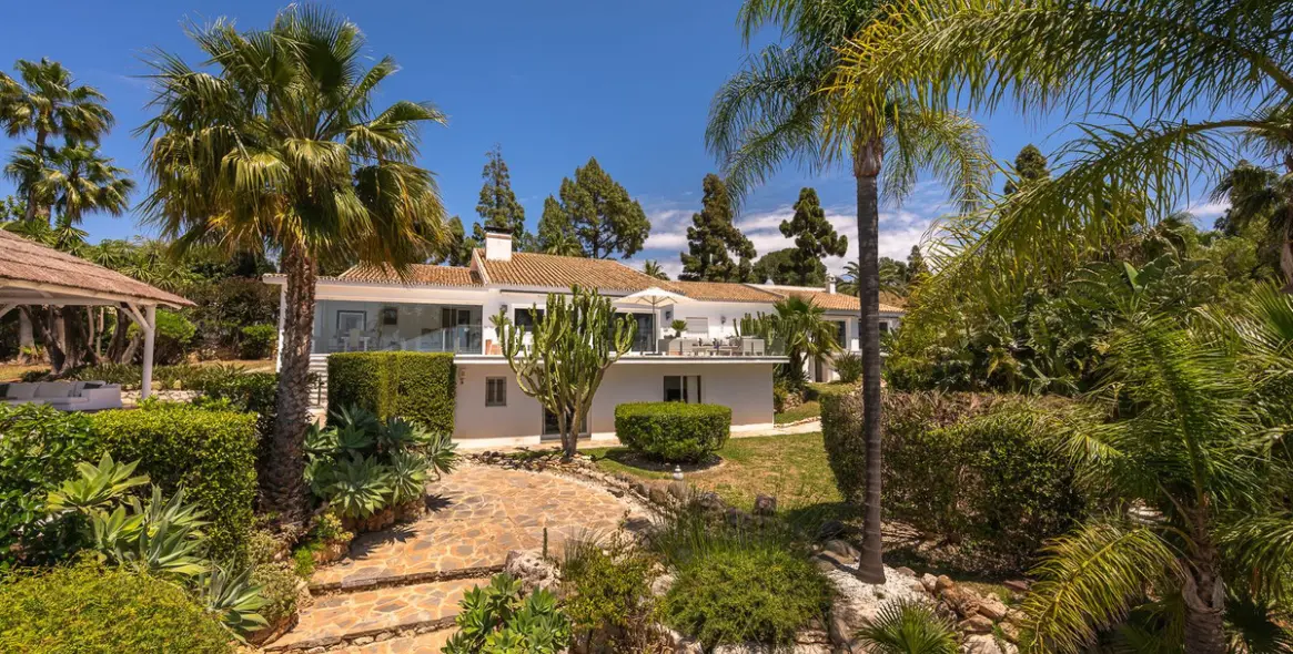 Sale of detached villa in Marbella 140