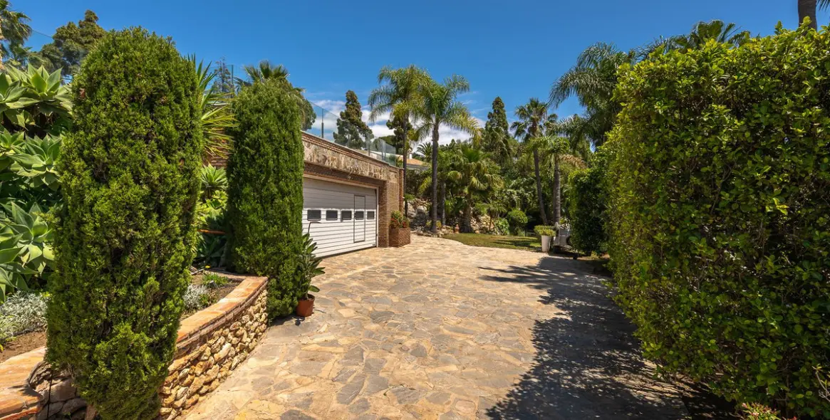 Sale of detached villa in Marbella 152