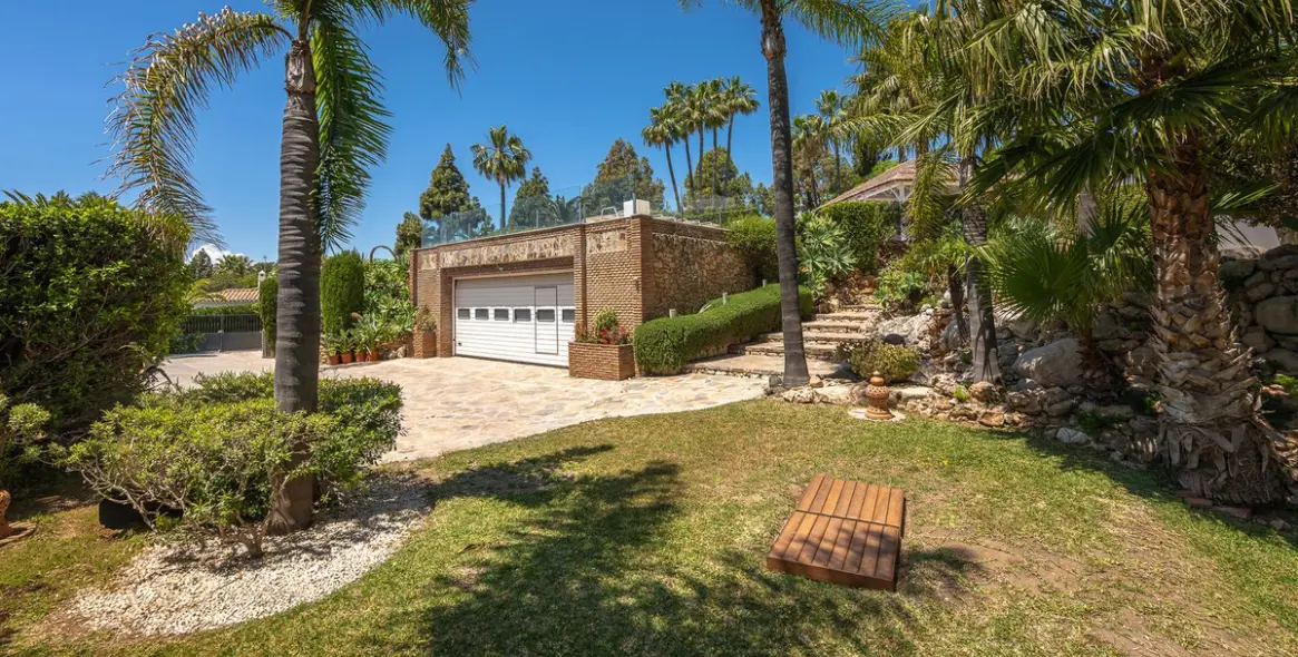 Sale of detached villa in Marbella 155