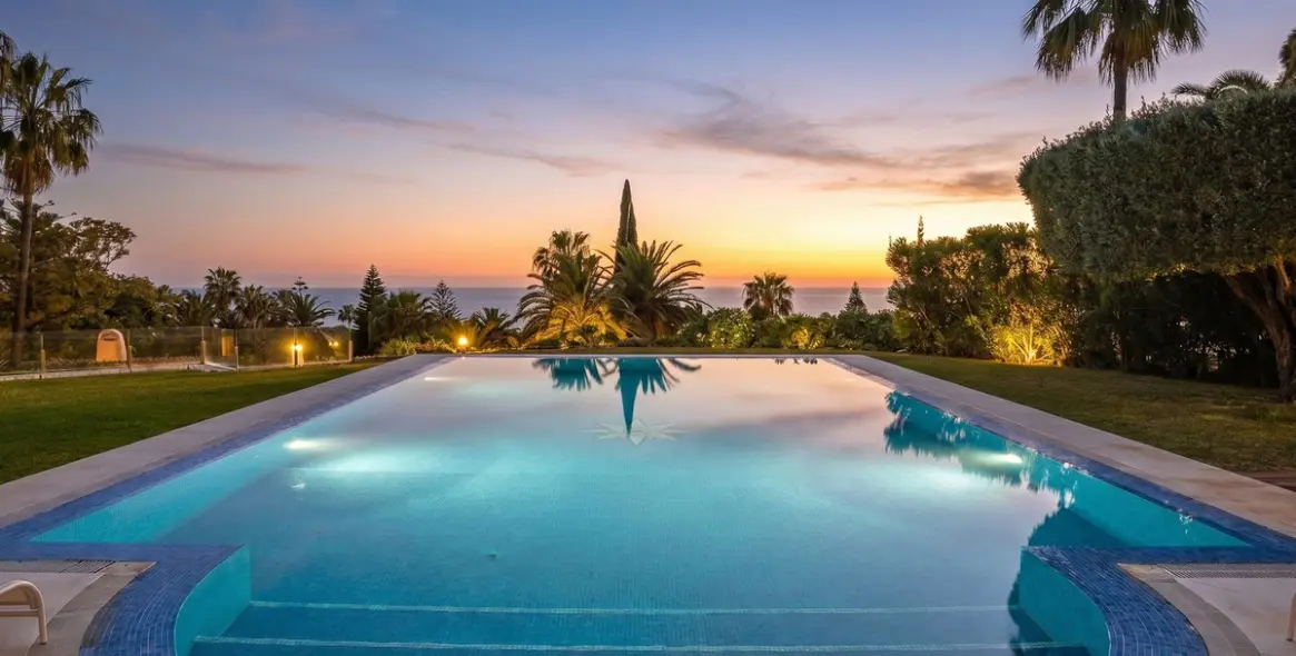 Sale of detached villa in Marbella 166