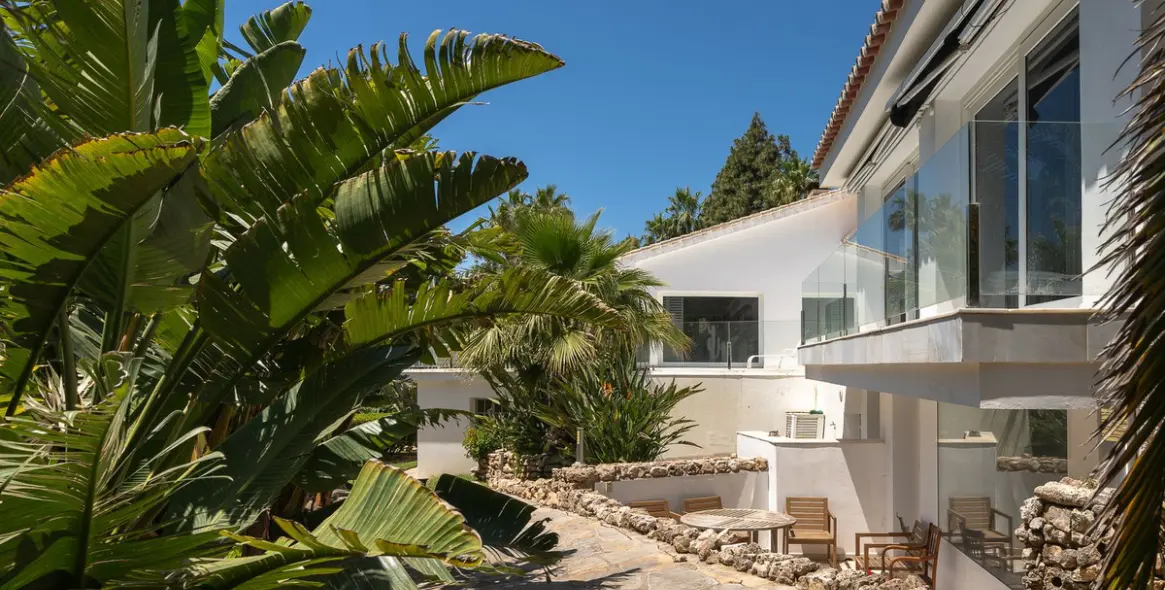 Sale of detached villa in Marbella 170