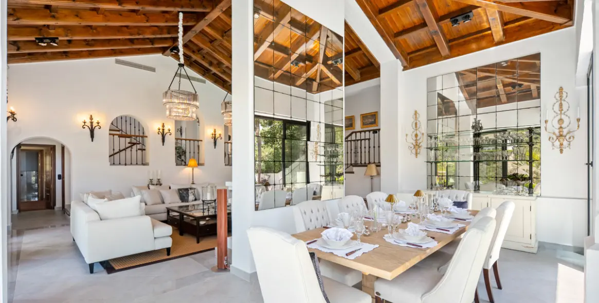 Sale of detached villa in El Madroñal 6