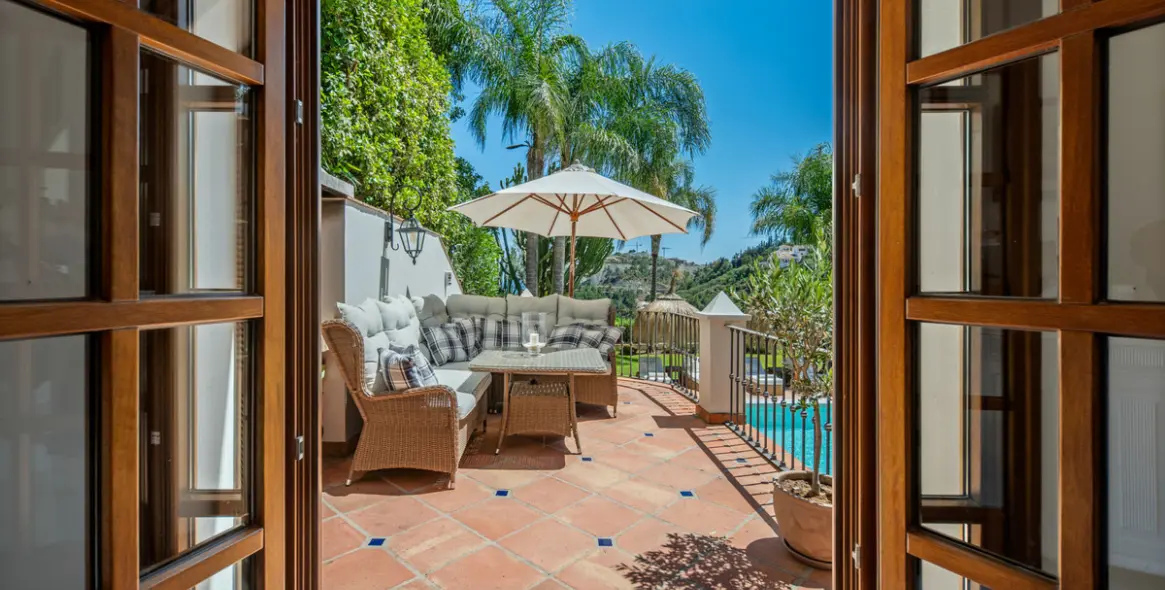 Sale of detached villa in El Madroñal 15