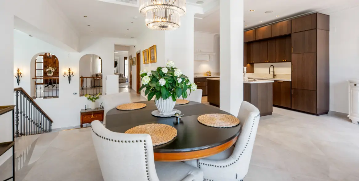 Sale of detached villa in El Madroñal 16