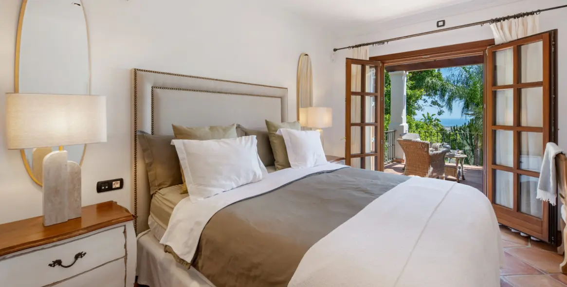 Sale of detached villa in El Madroñal 17