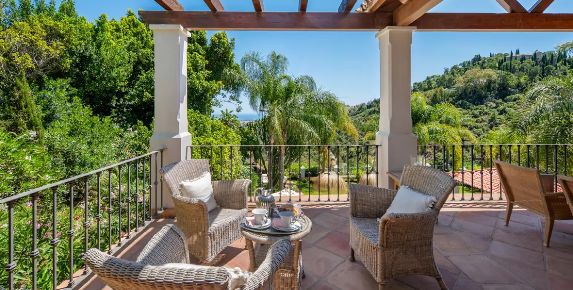 Sale of detached villa in El Madroñal 18