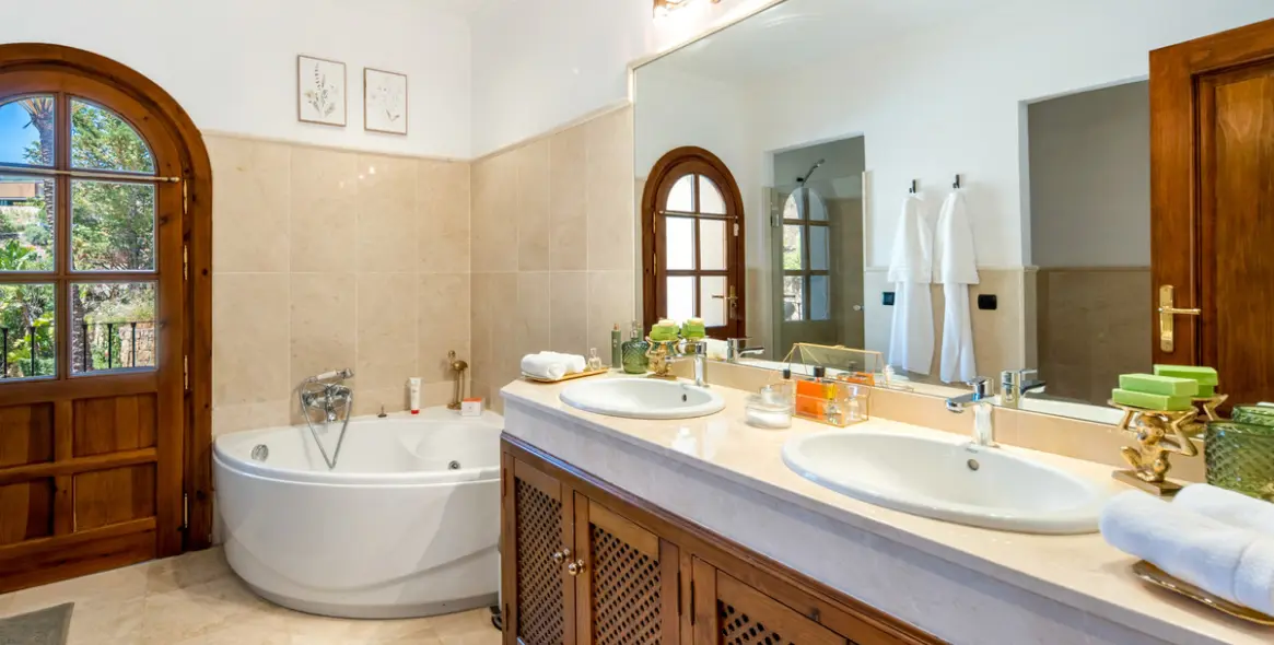Sale of detached villa in El Madroñal 19