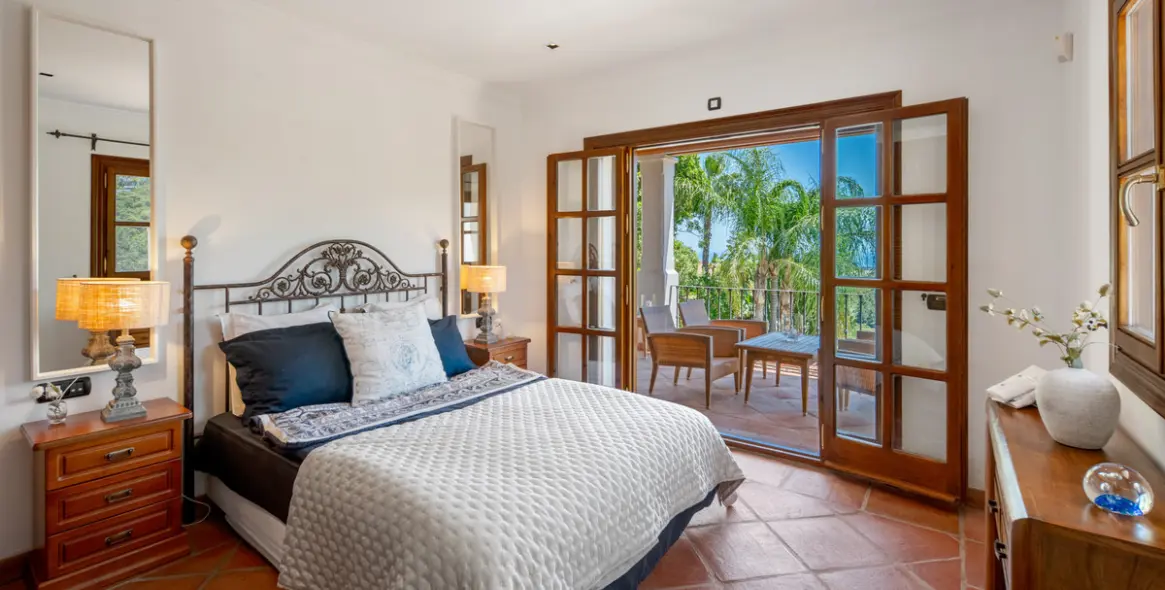 Sale of detached villa in El Madroñal 24