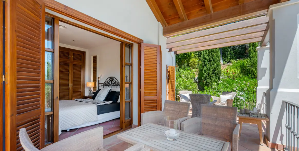 Sale of detached villa in El Madroñal 25