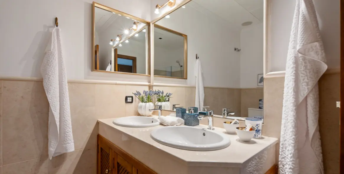 Sale of detached villa in El Madroñal 26