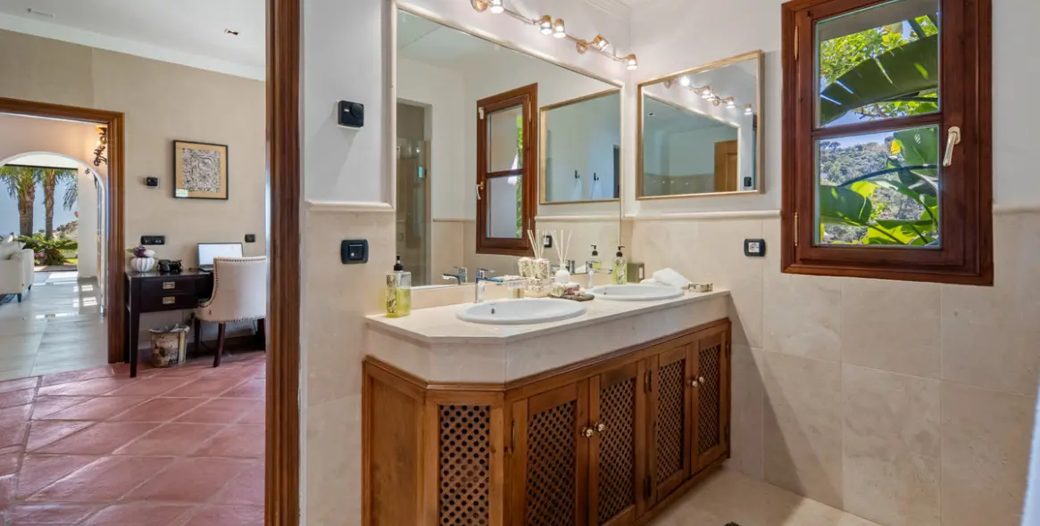 Sale of detached villa in El Madroñal 30