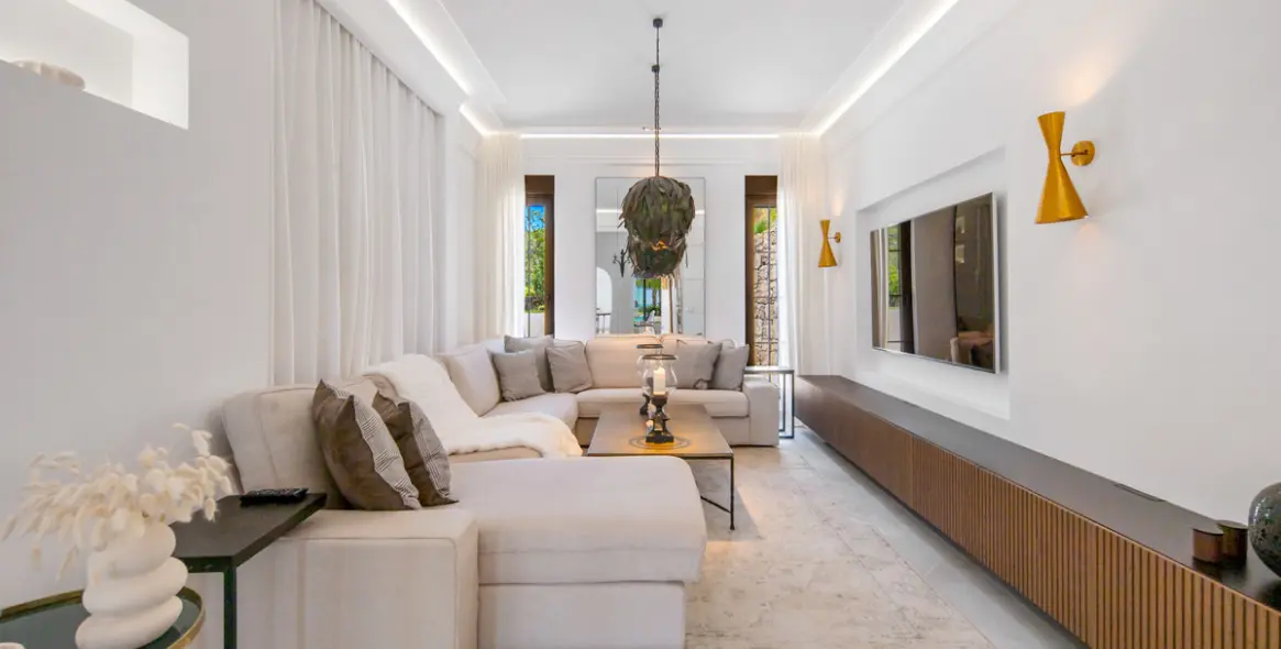 Sale of detached villa in El Madroñal 32