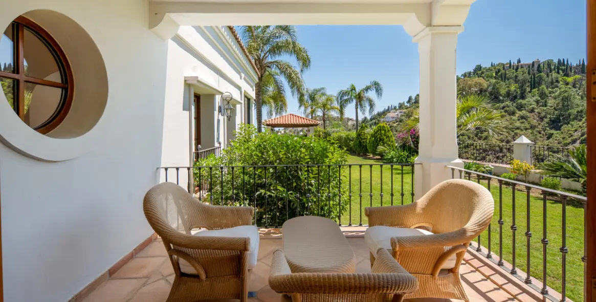 Sale of detached villa in El Madroñal 37