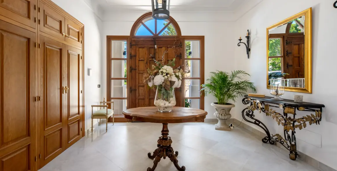Sale of detached villa in El Madroñal 36