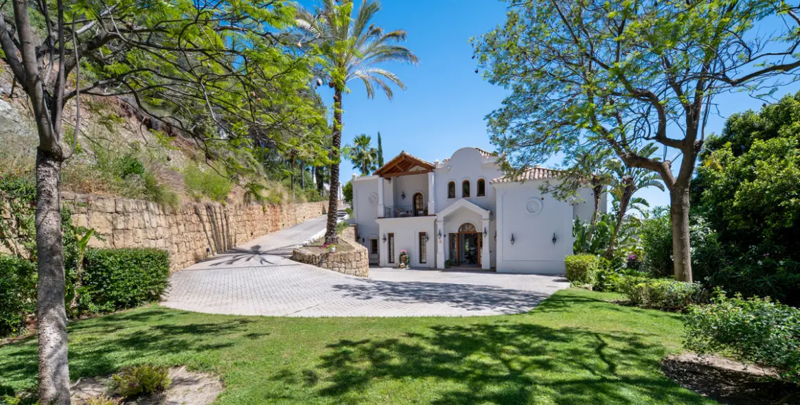 Sale of detached villa in El Madroñal 44