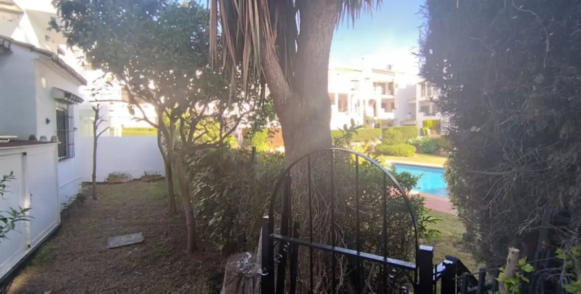 Short-term rent of ground floor apartment in Benamara 27