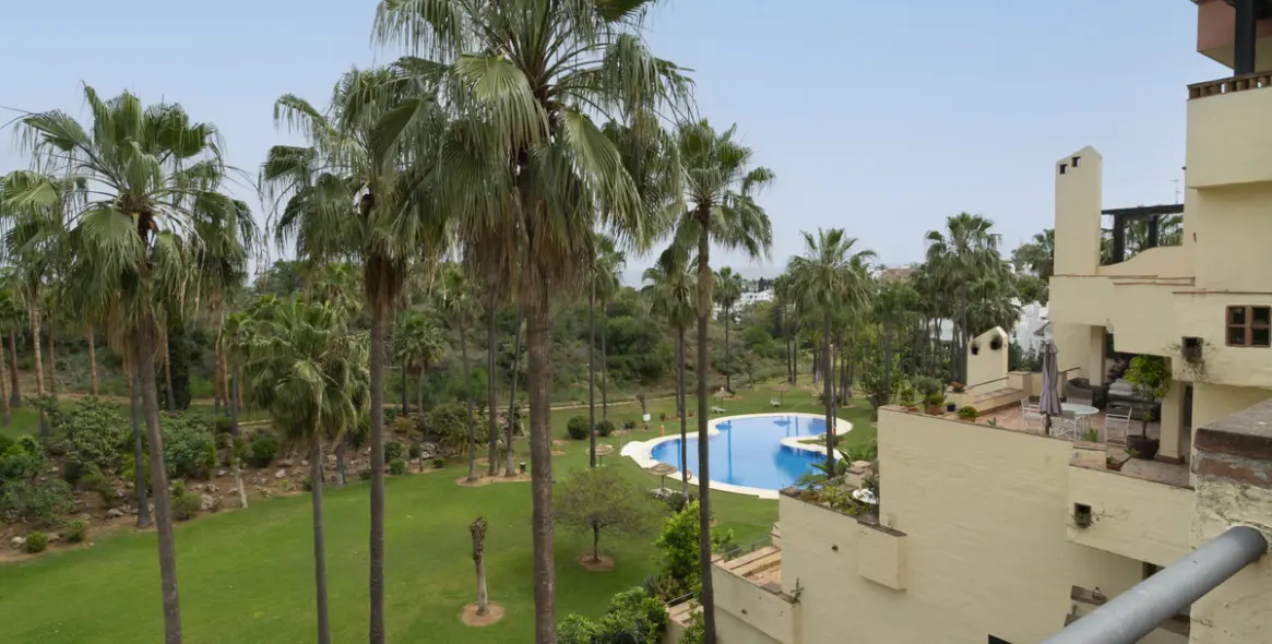 Short-term rent of middle floor apartment in The Golden Mile 3