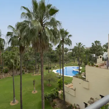 Long-term rent of middle floor apartment in The Golden Mile