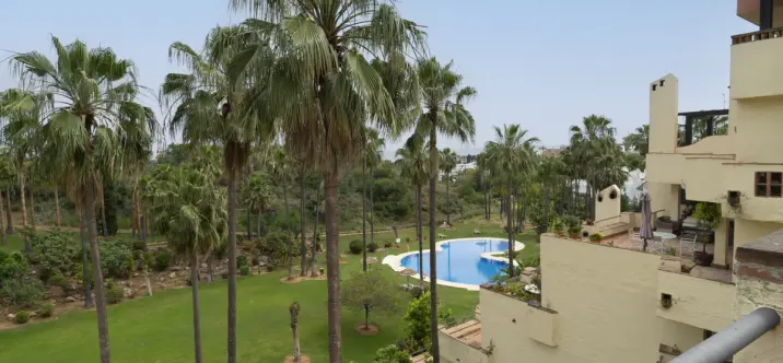 Short-term rent of middle floor apartment in The Golden Mile 2