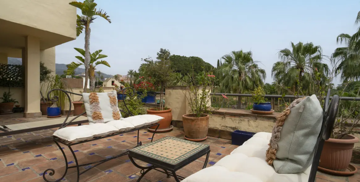 Short-term rent of middle floor apartment in The Golden Mile 4