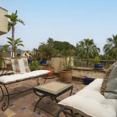 Long-term rent of middle floor apartment in The Golden Mile