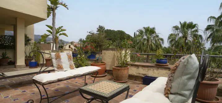 Short-term rent of middle floor apartment in The Golden Mile 3