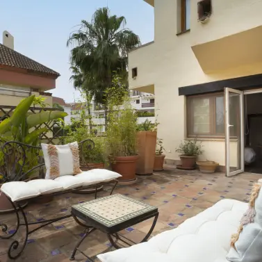 Long-term rent of middle floor apartment in The Golden Mile