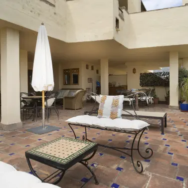 Long-term rent of middle floor apartment in The Golden Mile