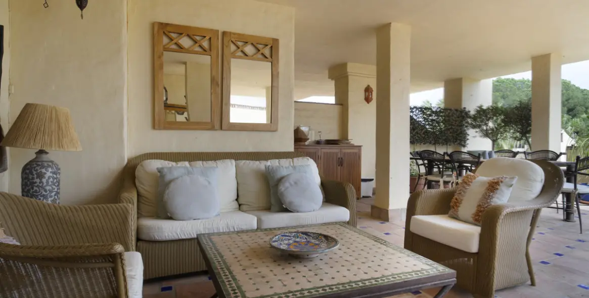 Short-term rent of middle floor apartment in The Golden Mile 7